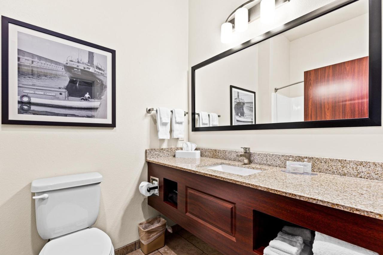 Cobblestone Hotel & Suites Superior Zewnętrze zdjęcie