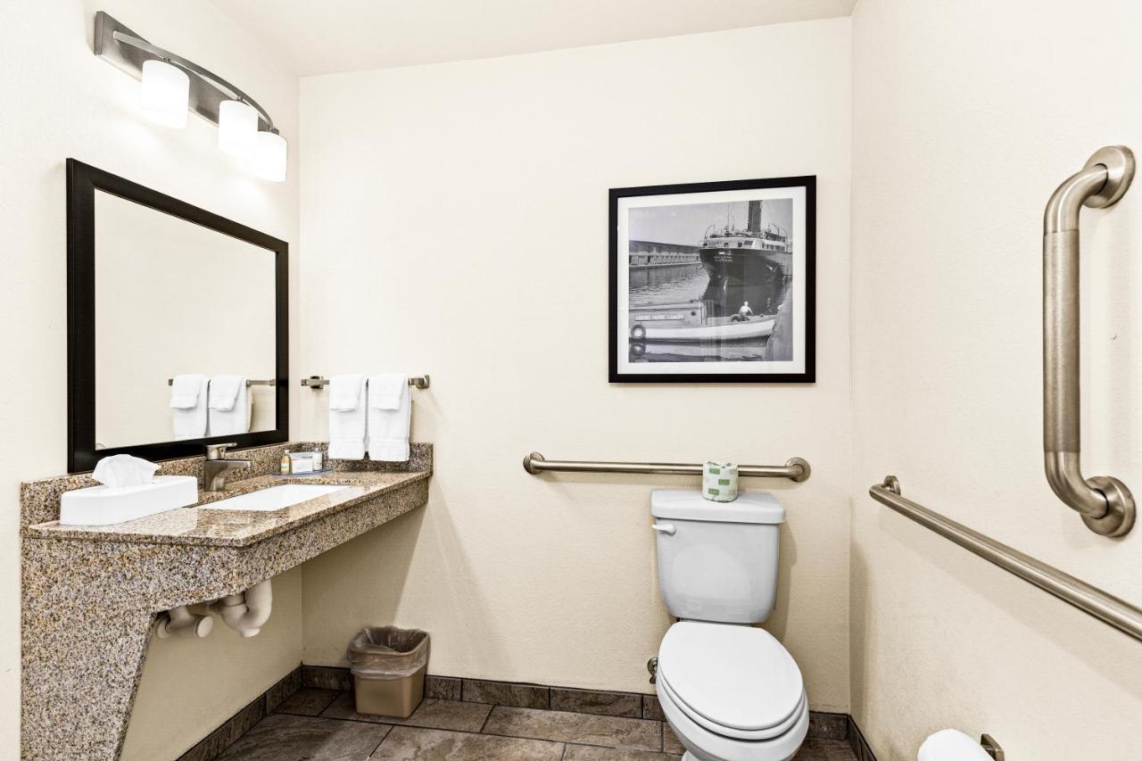 Cobblestone Hotel & Suites Superior Zewnętrze zdjęcie